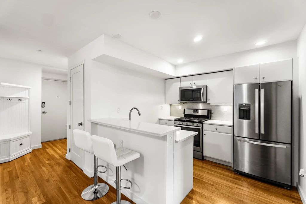 125 B St #1d, Boston