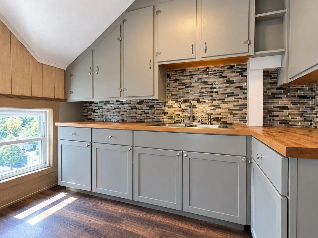 625 South Almond St. #3, Fall River