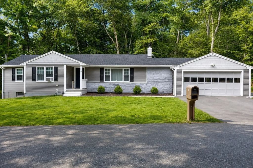 30 Sawyer Ln, Holden