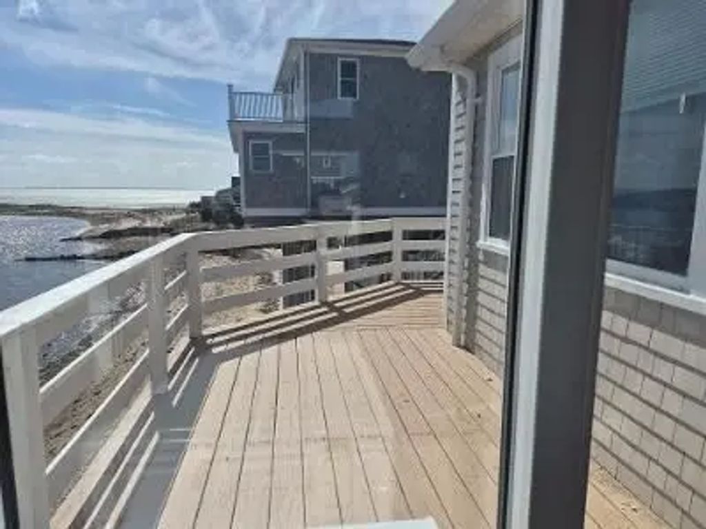 39 Cove Street, Mattapoisett