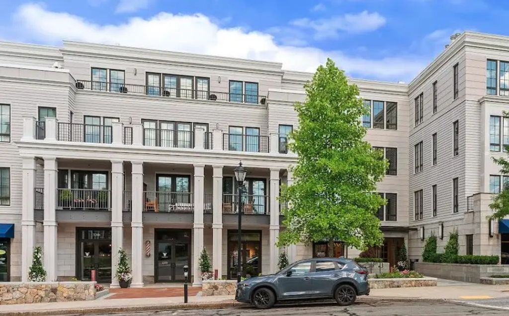 580 Washington Street #104, Wellesley