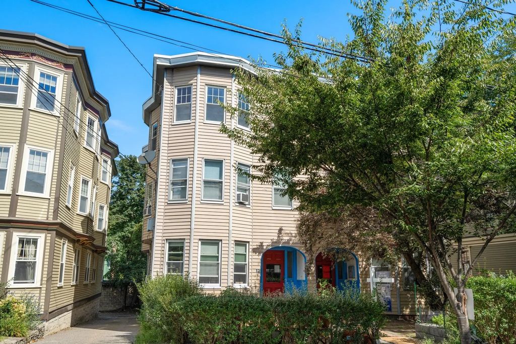 83 Francis St #5, Brookline