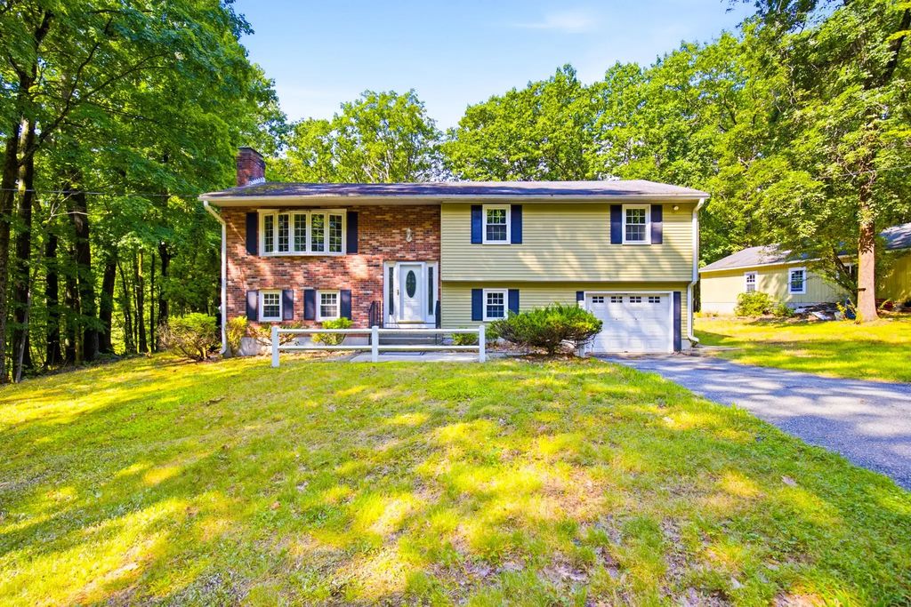 198 Hollis Rd, Lunenburg