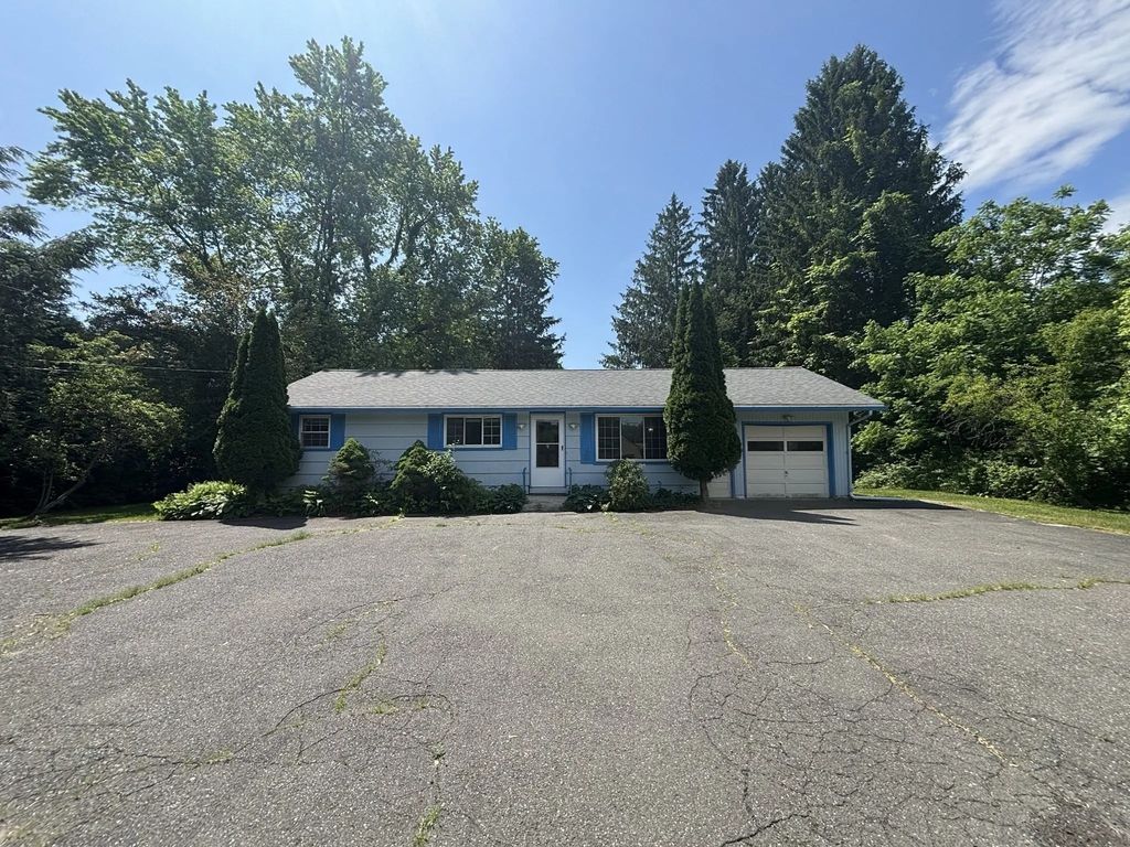 39 Huntington Rd, Hadley