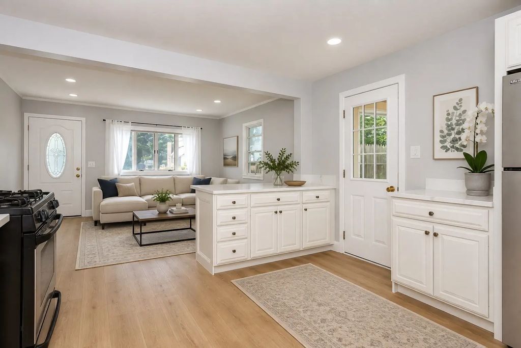 20 Rayburn Rd #1, Stoughton
