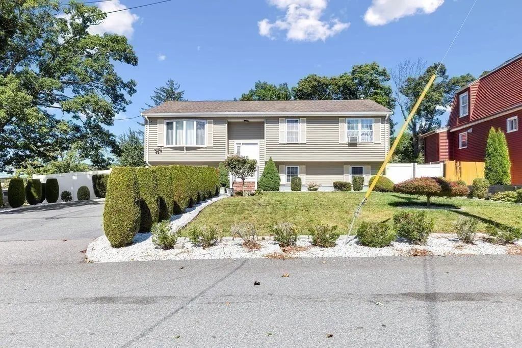 39 Frost Ave, Brockton