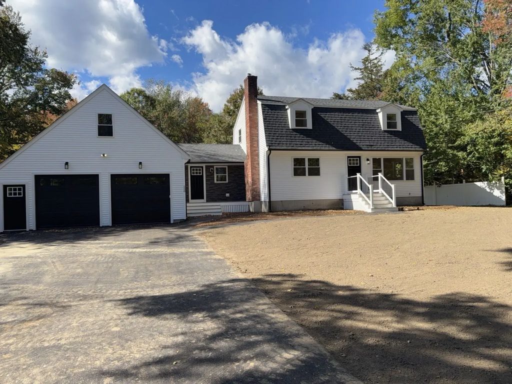 258 Poquanticut Ave, Easton