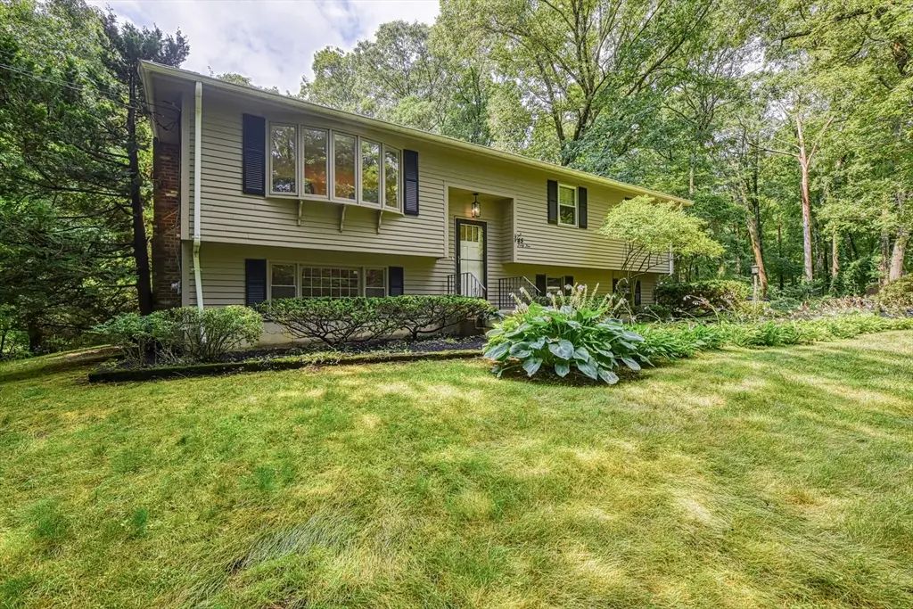 45 Neck Hill Road, Mendon