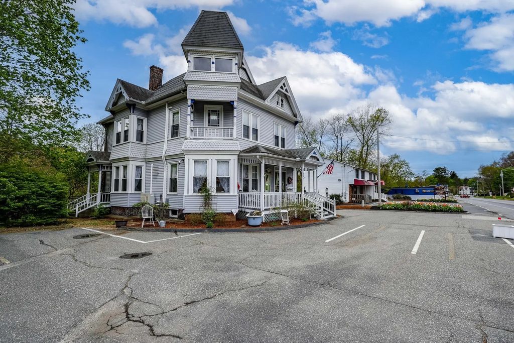 1500 N Main St, Palmer