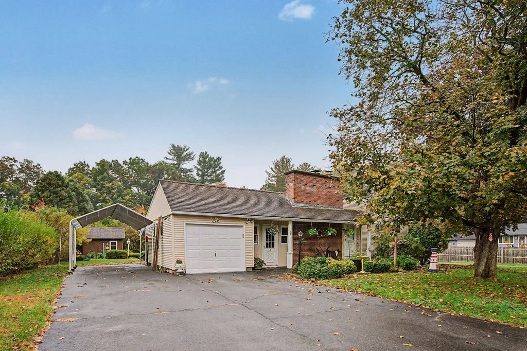 2 Karen Ln, Southampton