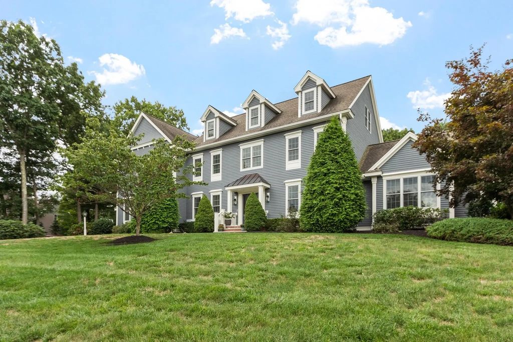 48 Robinson Dr, Bedford