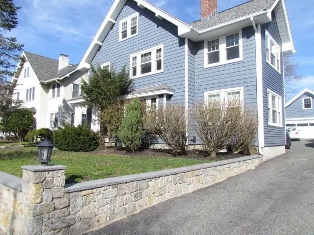 340 Common St #2, Belmont