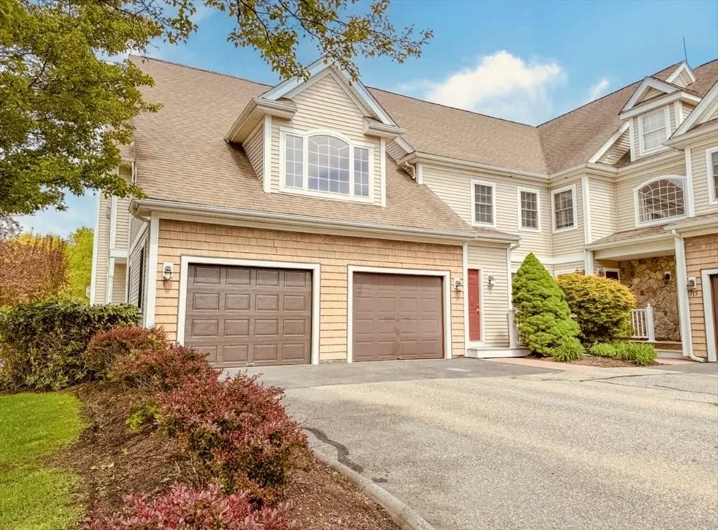 717 Hampton Way #717, Abington