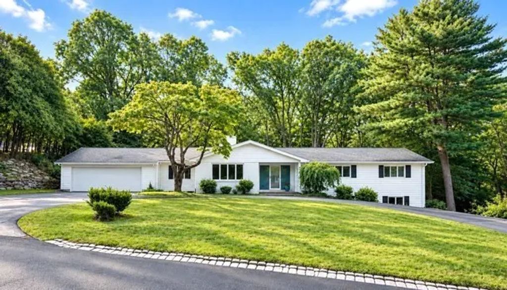 40 Woodfall Rd, Belmont