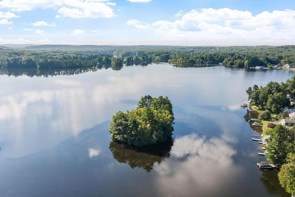 875 Flat Hill Rd, Lunenburg