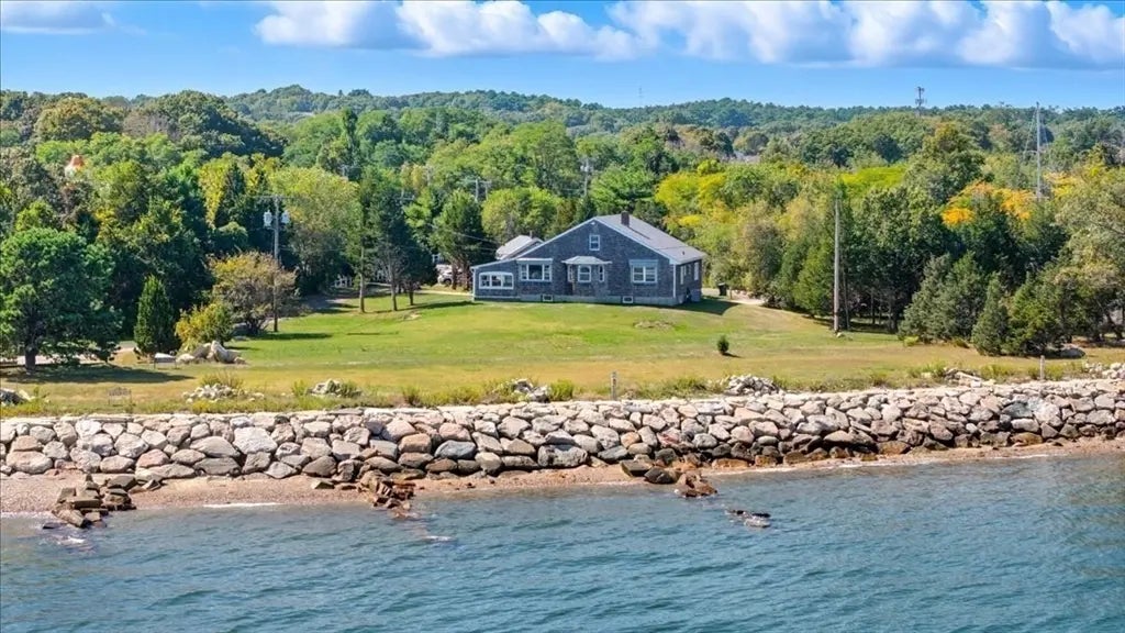 70 Hedge Rd, Plymouth