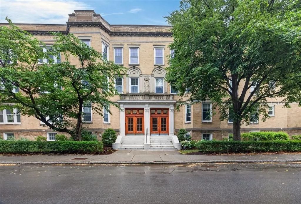 138 Sewall Ave #c, Brookline