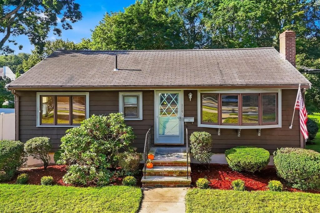 119 School Street, Woburn