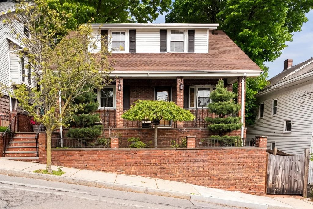 21 Fells Ave, Medford