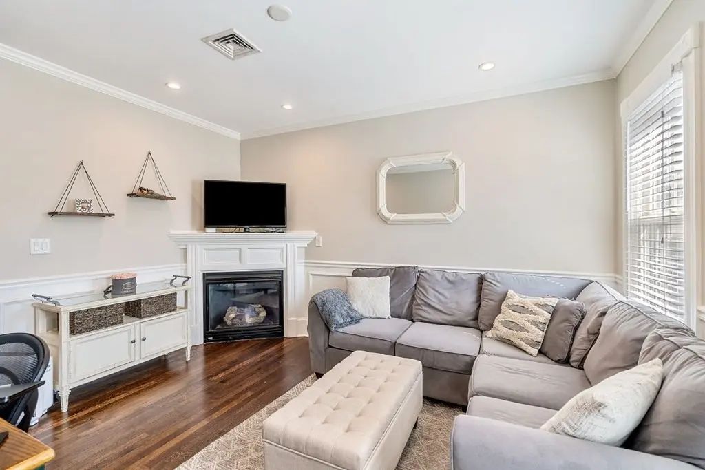 176 Bowen St #3, Boston