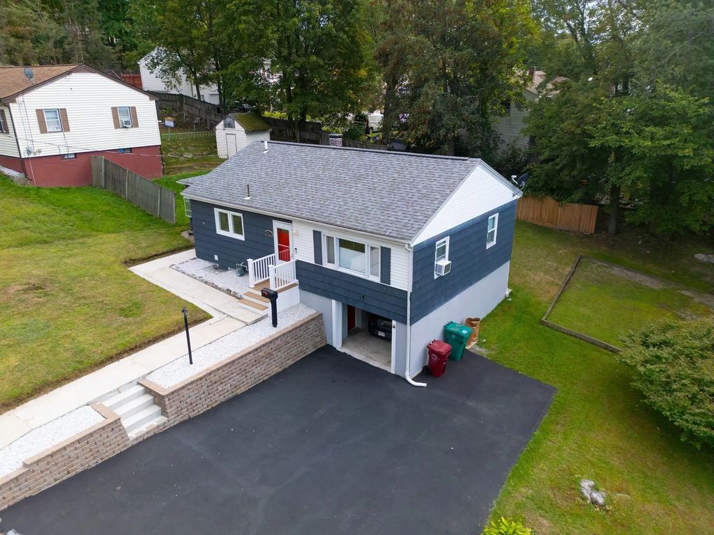 346 Christian St, Lowell