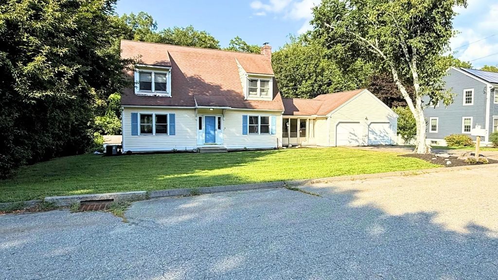 14 Indian Ridge Dr, Leominster