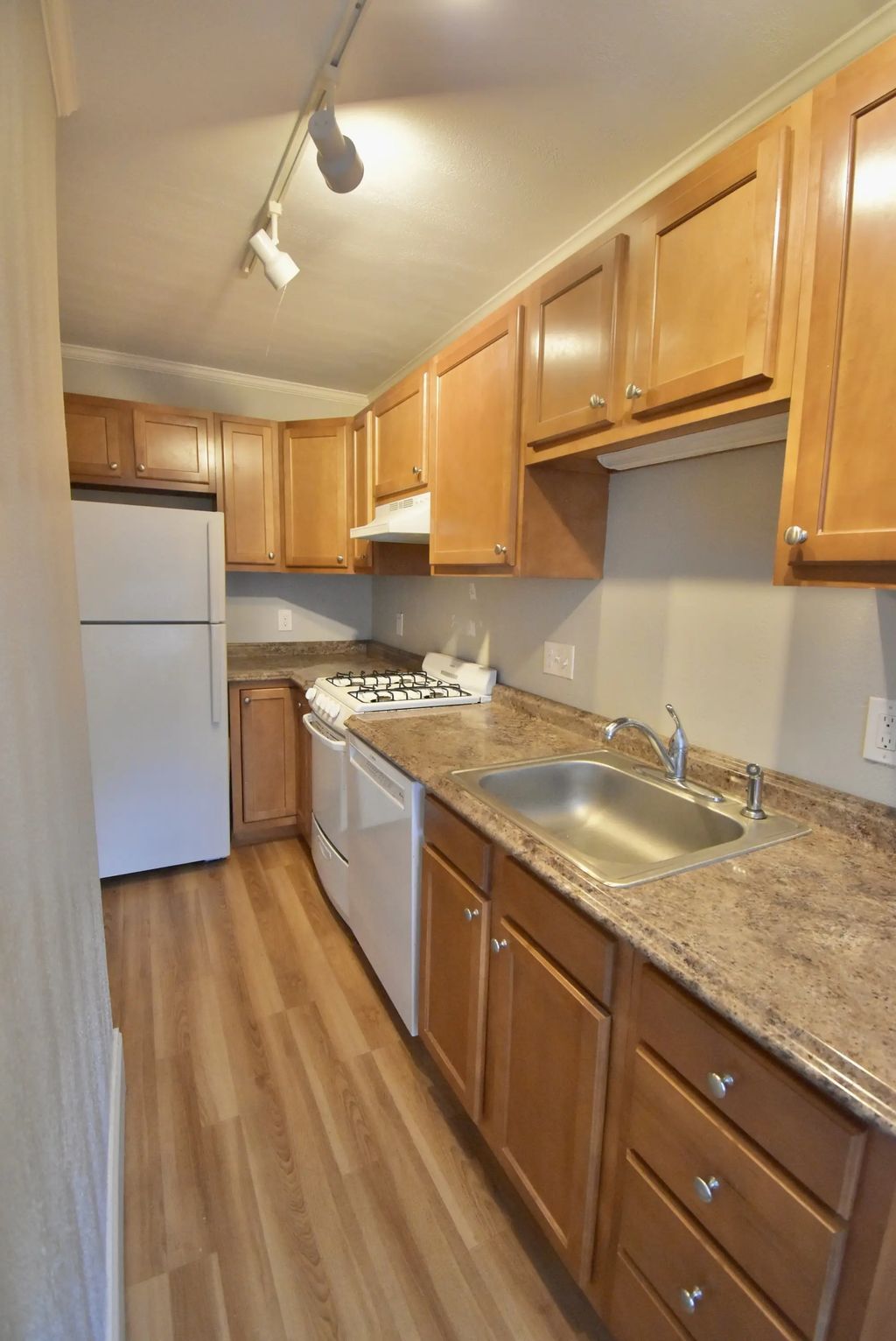 37 Railroad Ave #6, Beverly