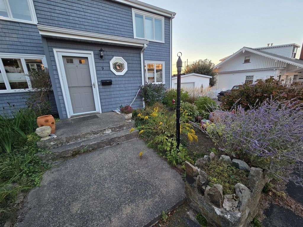 9 Harbor View Rd, Nahant