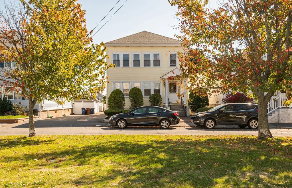 29 Oxford Park, Revere