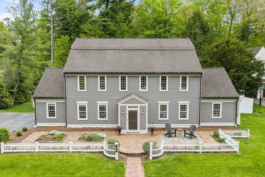 41 Longmeadow Road, Wellesley