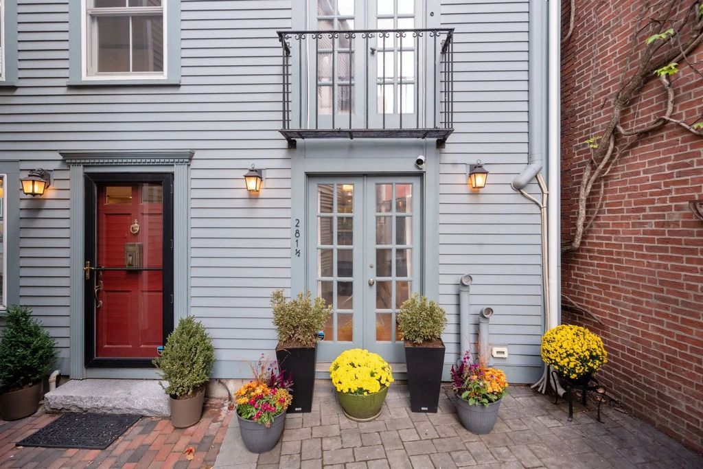 281 1/2 Main Street, Boston