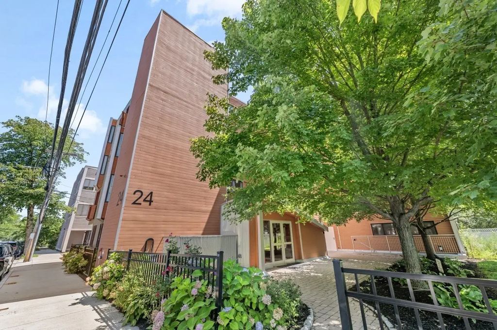 24 Bay State Rd #5, Cambridge