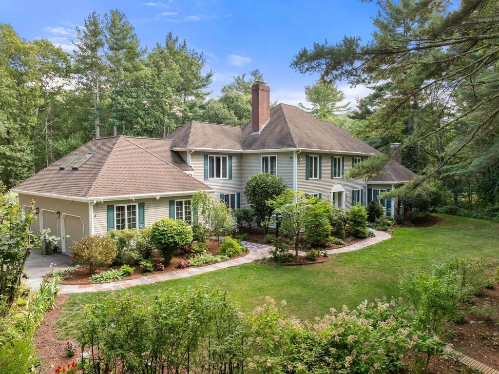 40 Grand Hill Dr, Dover