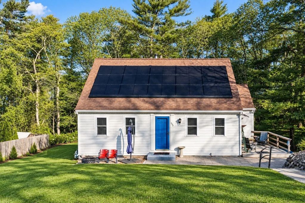 233 Pinecrest Beach Dr, Falmouth