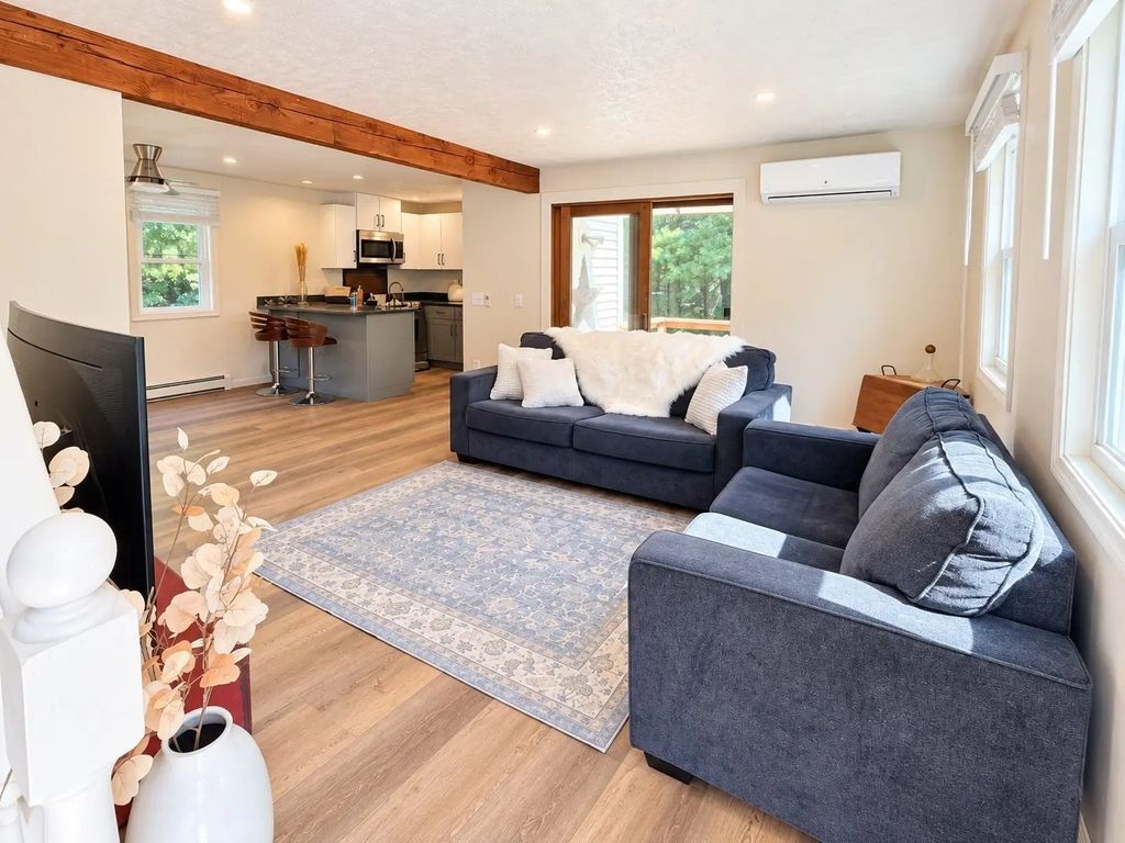 233 Pinecrest Beach Dr, Falmouth