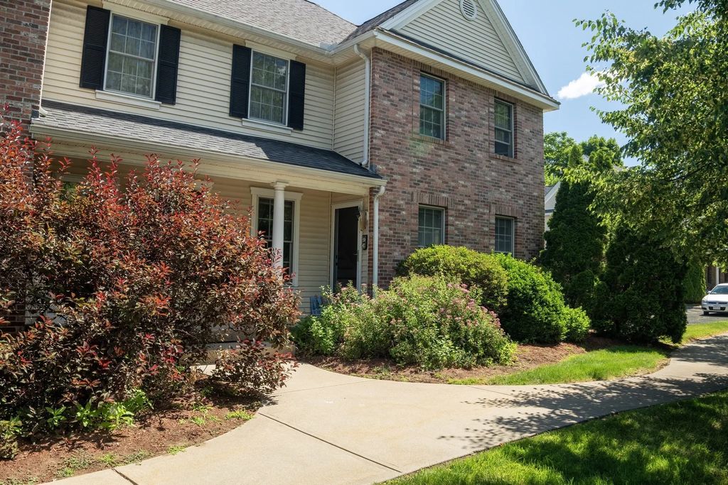 138 Main St #9, Westfield