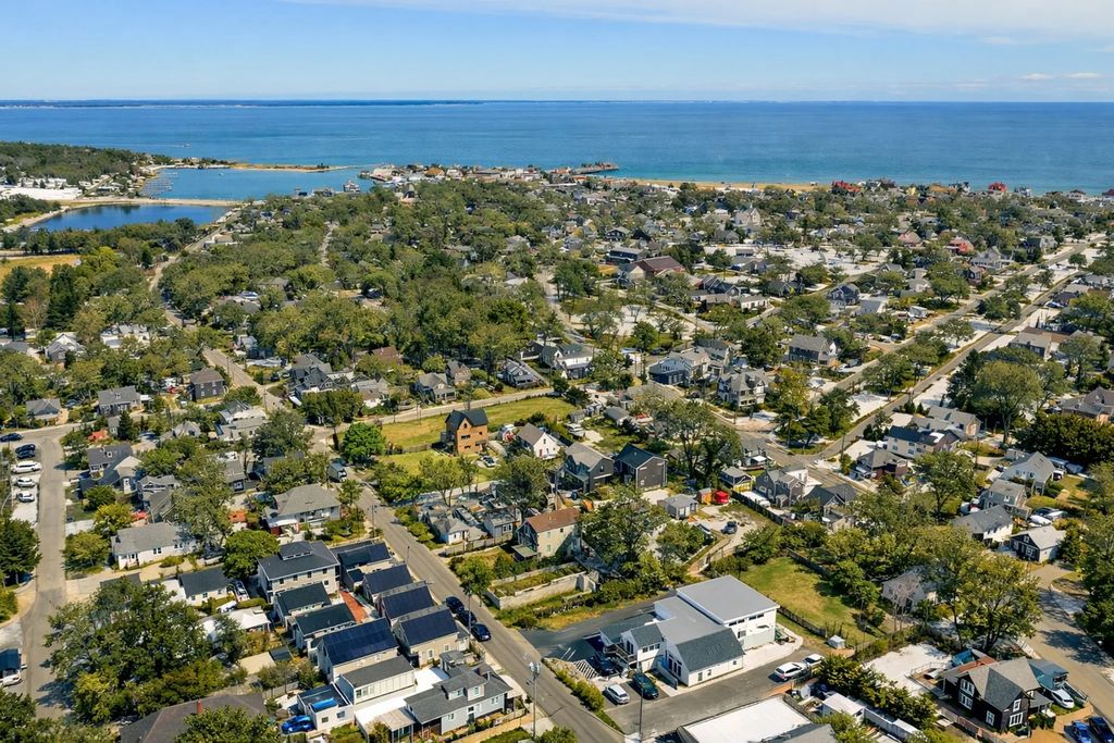 112 Dukes County, Oak Bluffs