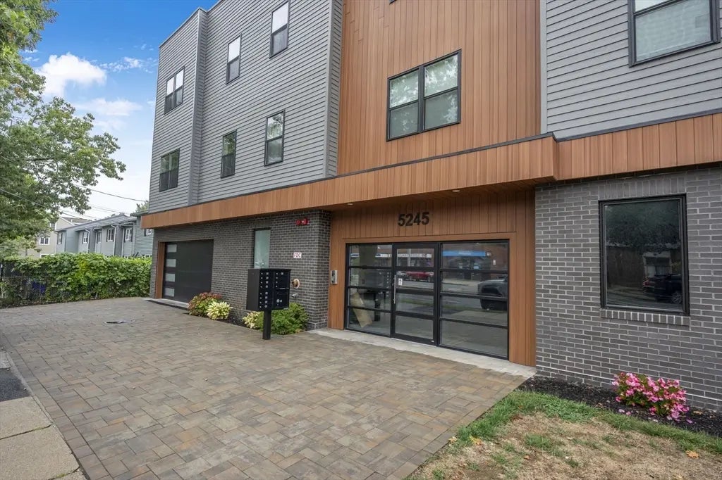 5245 Washington St #5, Boston