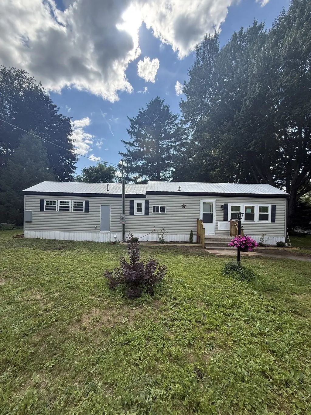 9 Willow, Brimfield