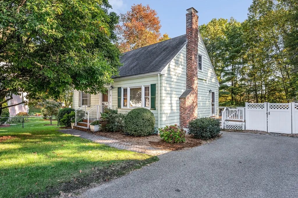 43 Hiawatha Rd, Woburn