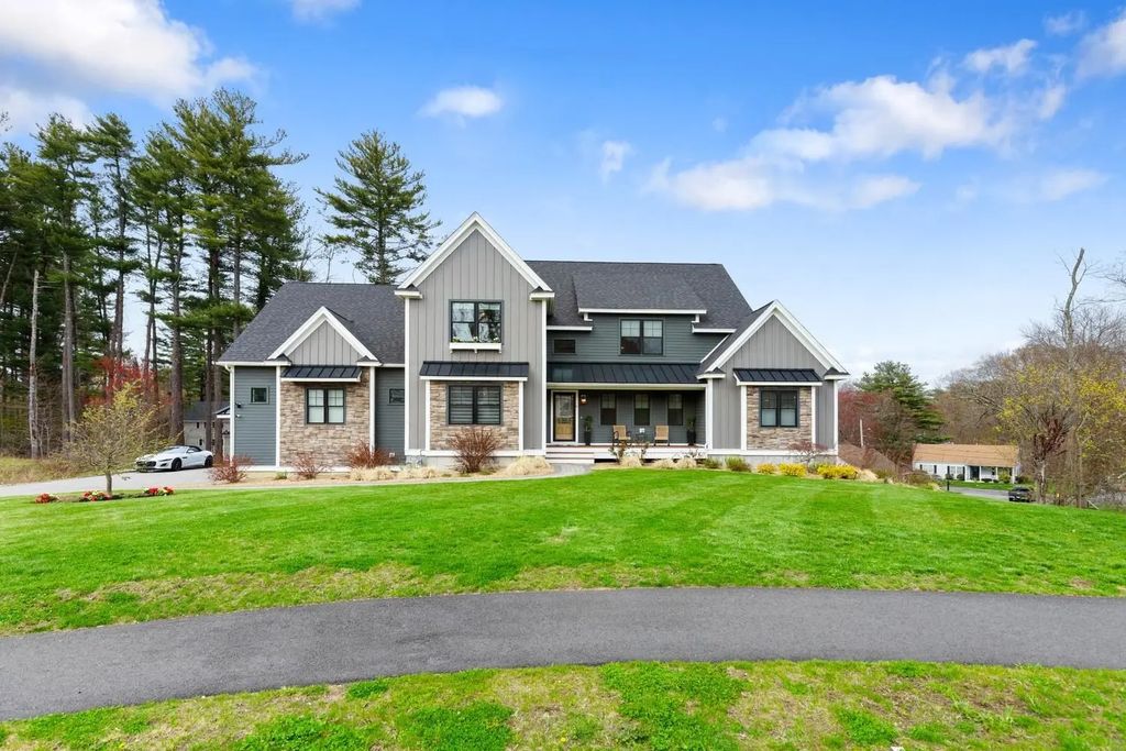 9 Shay Ln, North Reading