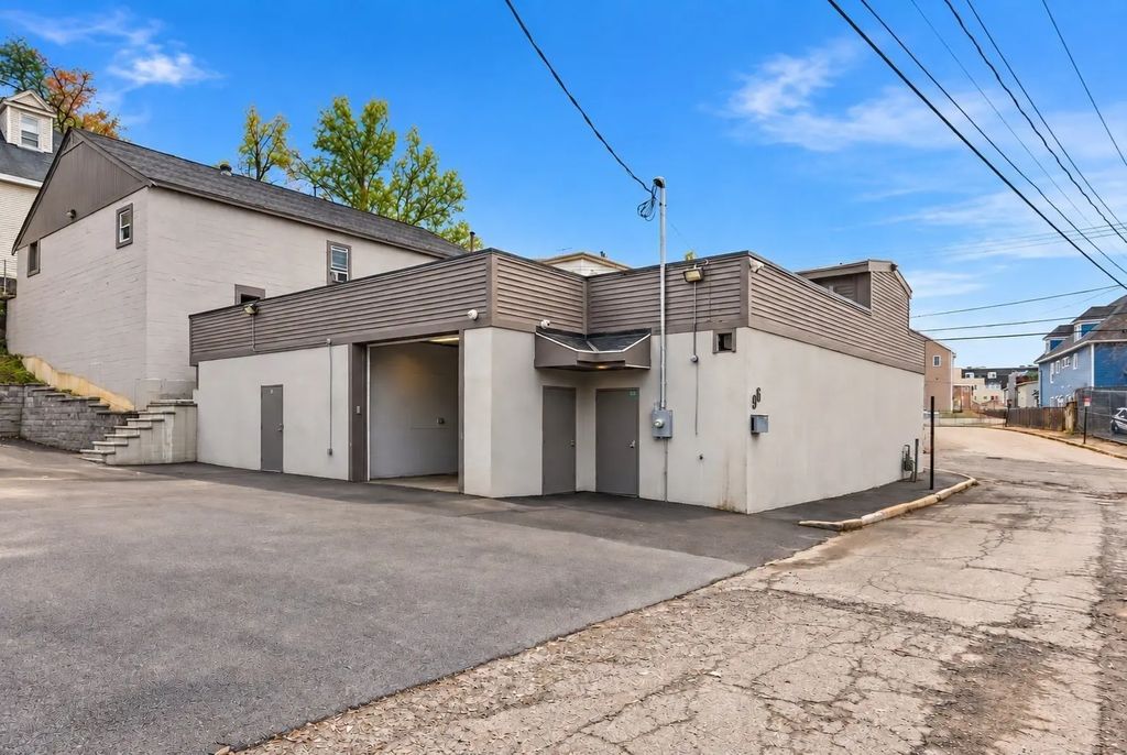 20 Howard St, Lowell