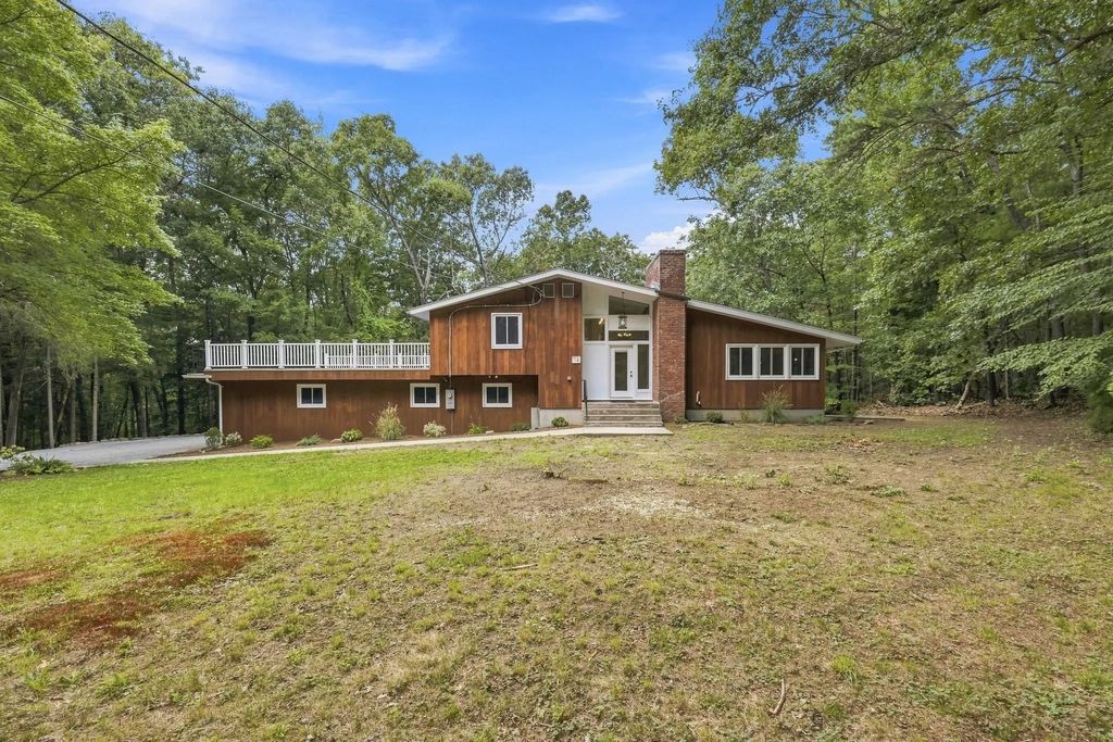 18 Munn Rd, Monson