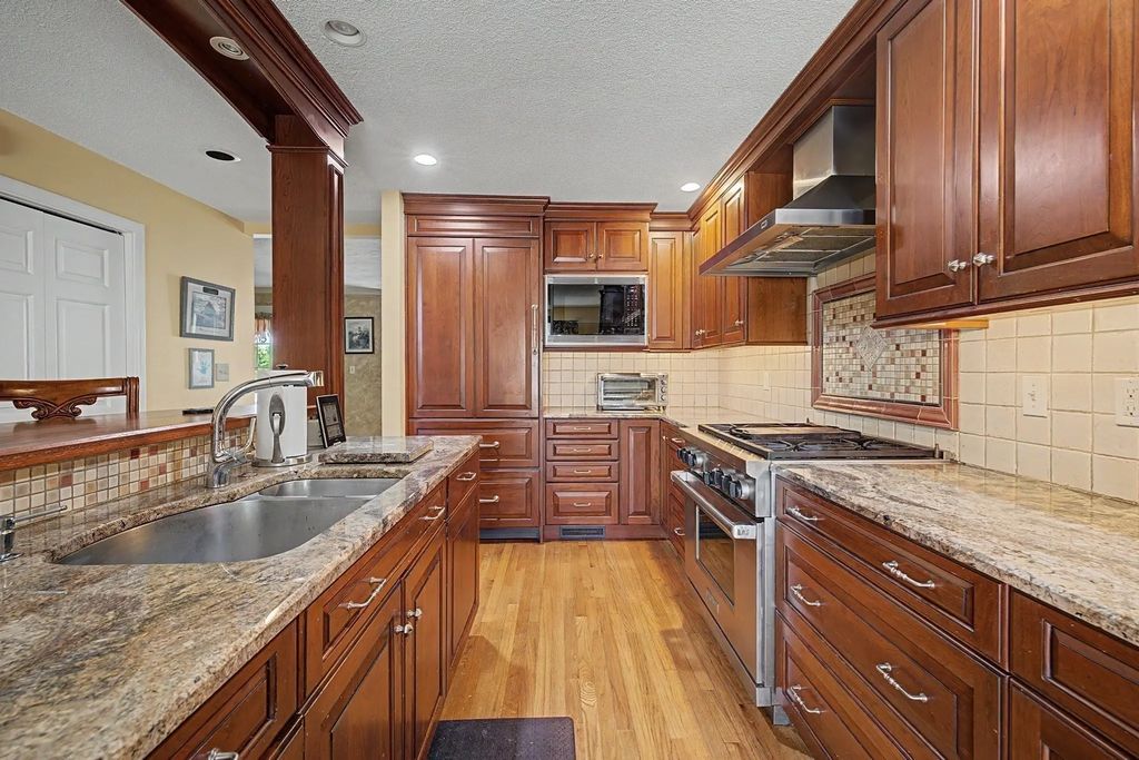 16 Hickory Hill #16, West Springfield