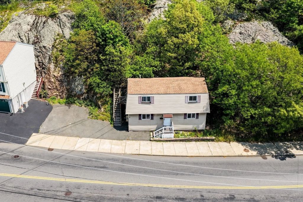 9-11 Dungeon Ave, Lynn