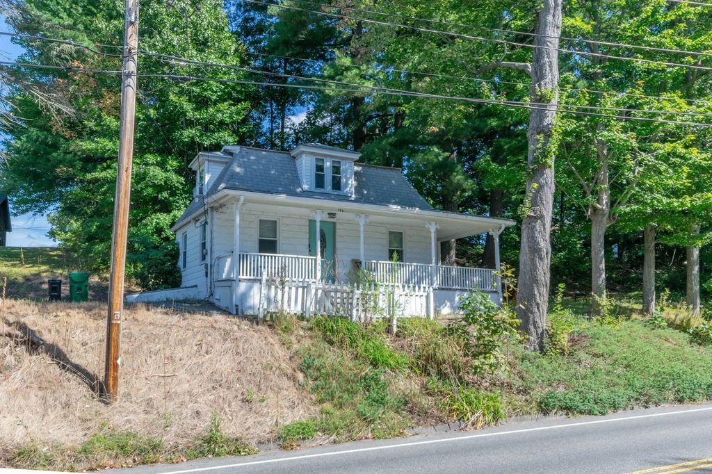 196 Pendleton Ave, Chicopee