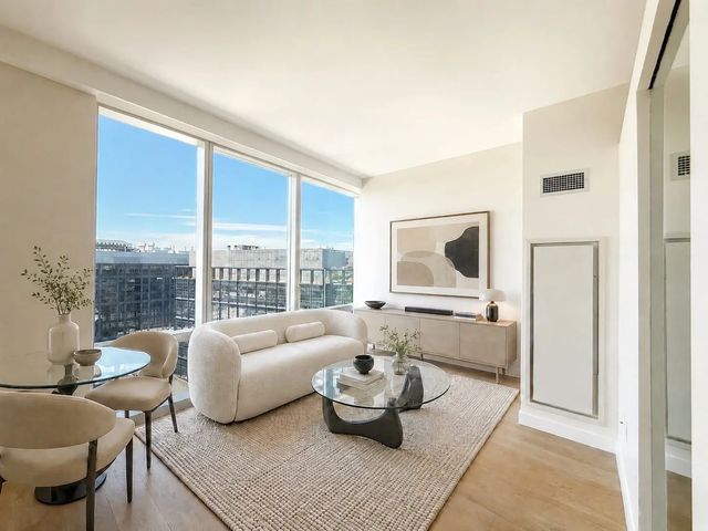 188 Brookline Ave #22g, Boston