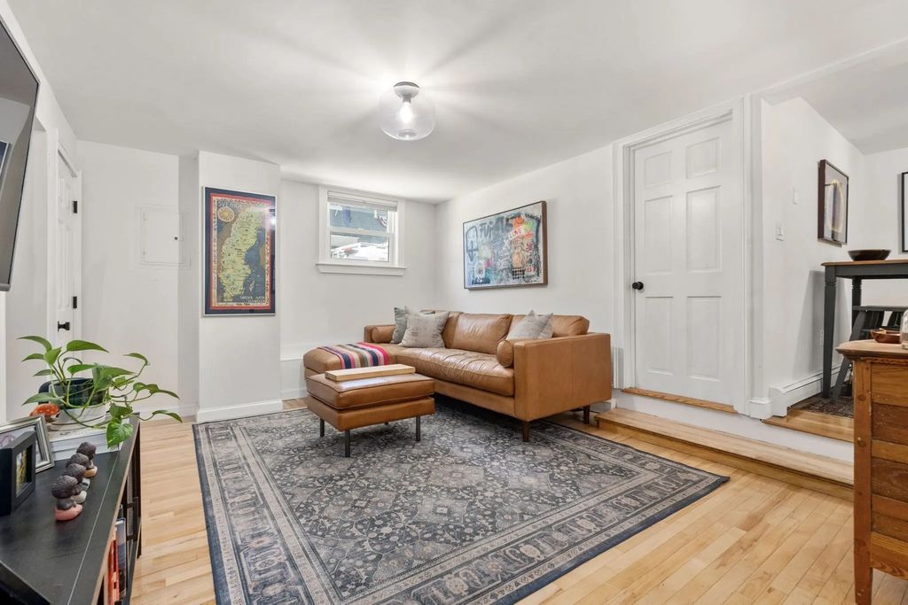 209 Bunker Hill St #1, Boston