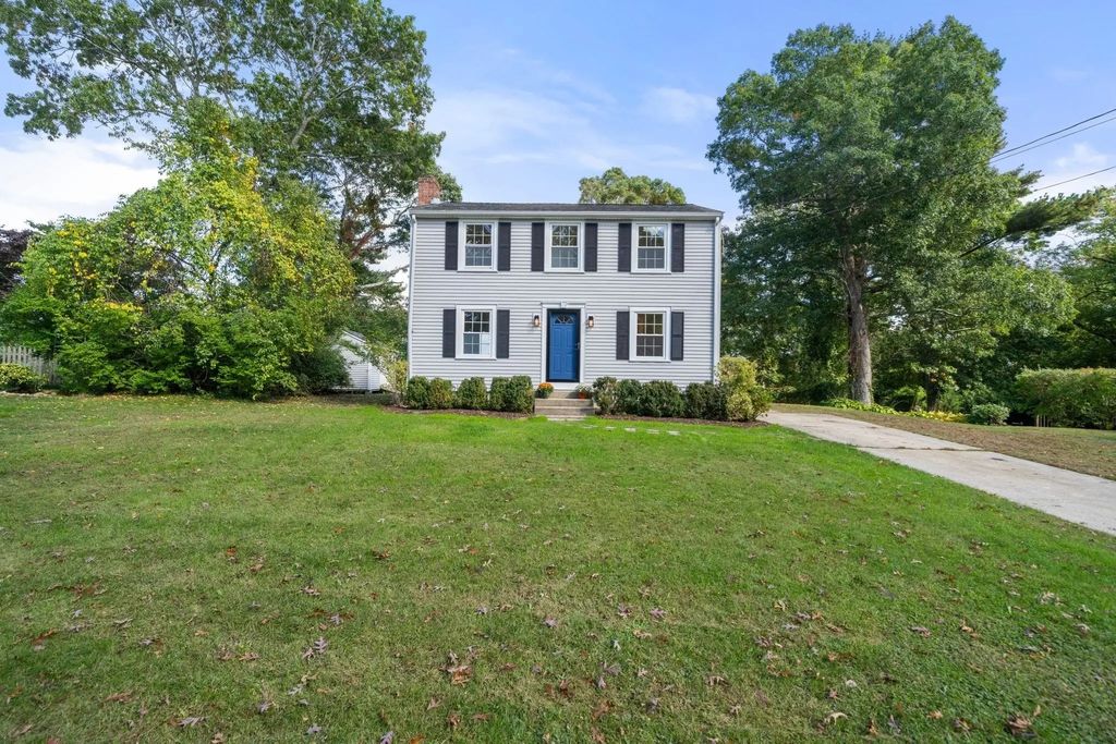32 Grandview Dr, Plymouth