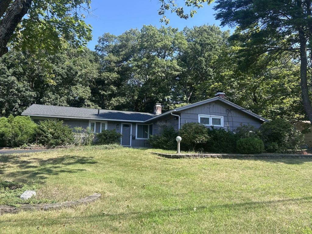 69 Griffin Rd, Framingham